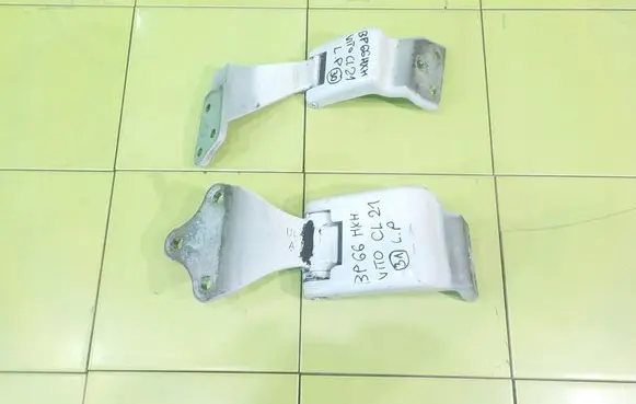 Mercedes-Benz Vito Viano W447 Front door upper hinge A4477407600
