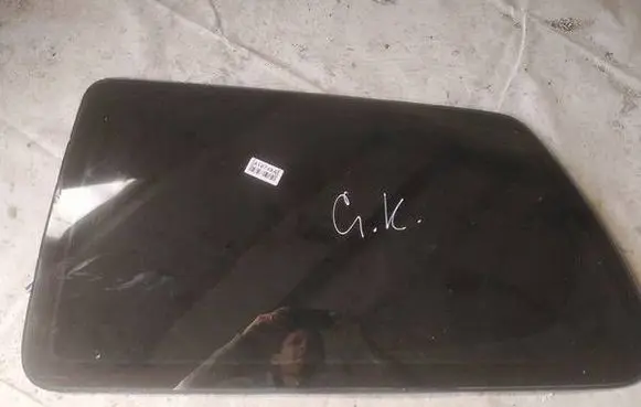 Volkswagen Golf III Rear side window as2