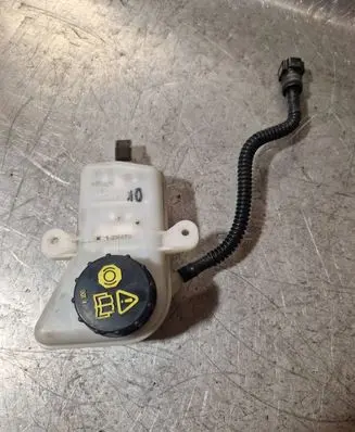 Brake fluid reservoir