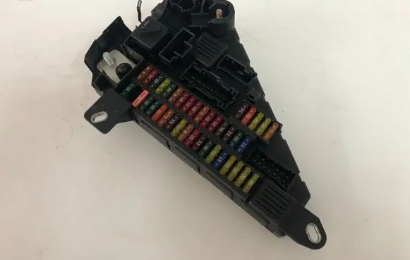 BMW 5 E60 E61 Fuse box set 0906619