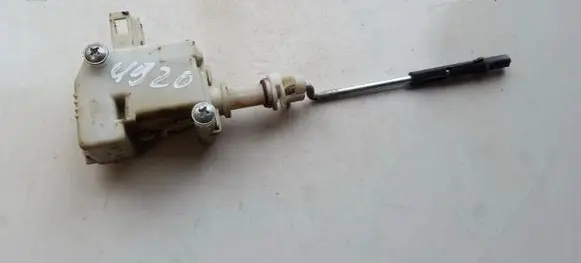 Volkswagen PASSAT B5 Central locking motor 3B0810773A 3B0959782
