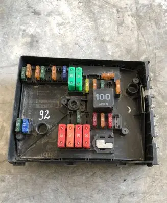 Volkswagen Touran I Fuse module 1K0837804G 1K0937808AJ 1T1937535B