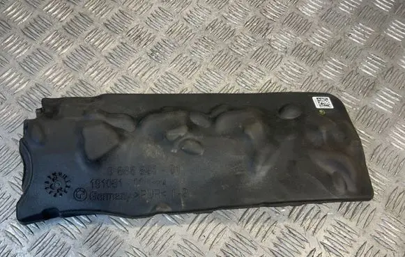 Engine bonnet/hood sound/heat insulation