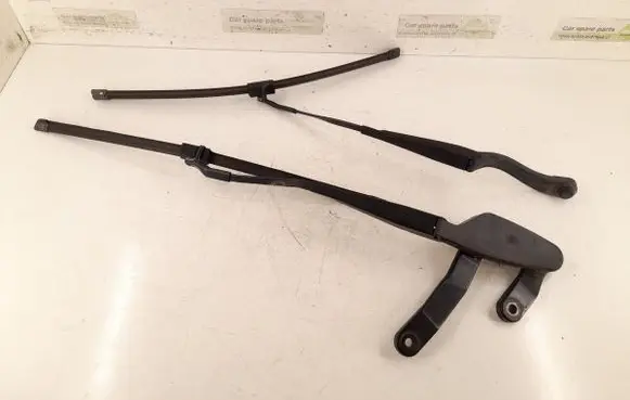 Front wiper blade arm