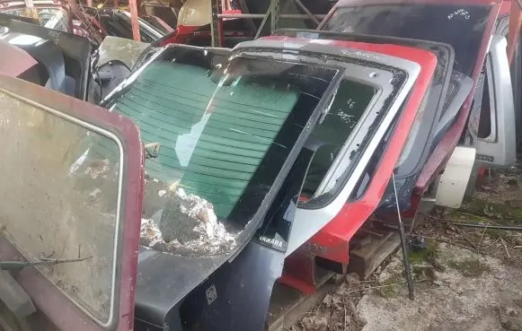 Mazda 323 Tailgate/trunk/boot lid pilkas