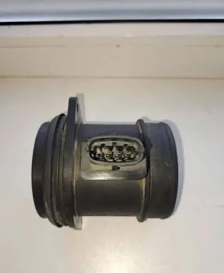 Volvo V70 Mass air flow meter 30677999 5037937 0281002730