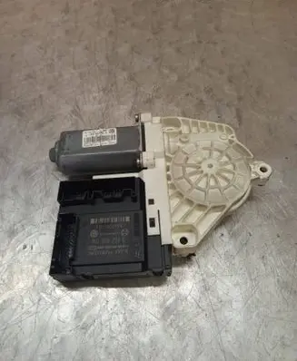 Volkswagen Golf V Front door window regulator motor 1K0959793C F005S00149