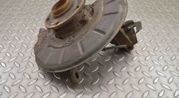 Volkswagen Golf V Front wheel hub