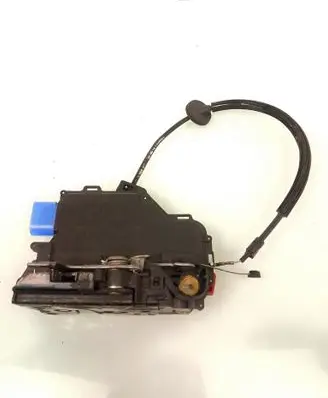 Volkswagen Golf V Front door lock