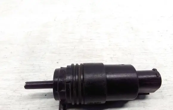 BMW 5 E39 Windscreen/windshield washer pump 8360244