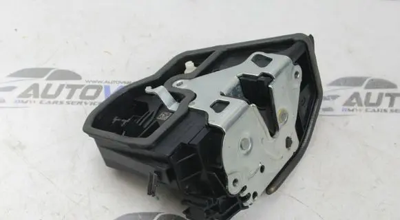 BMW X3 F25 Front door lock 7318416