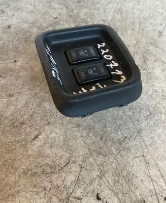 Nissan Juke I F15 Seat heating switch