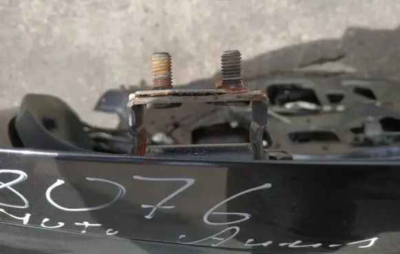 Toyota Auris 150 Tailgate/trunk/boot hinge