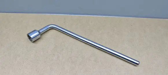 Mercedes-Benz C W204 Wheel nut wrench A2215810001