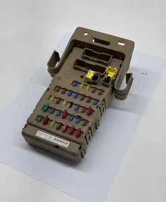 Subaru Legacy Fuse module 82201AJ000 907014