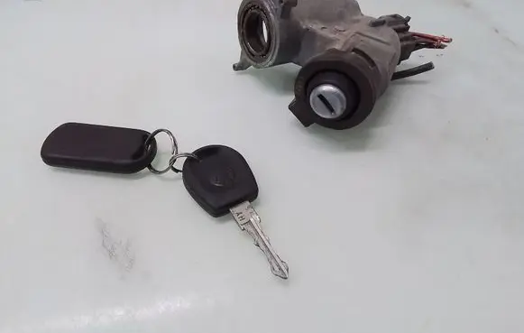 Volkswagen Golf III Ignition lock 357905851