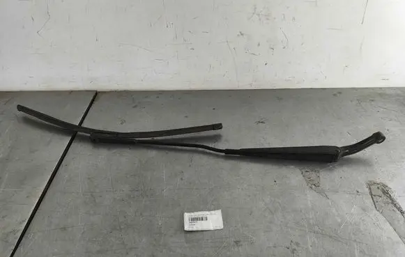 Volvo V70 Front wiper blade arm 30655615