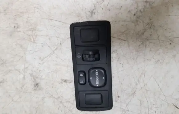 Toyota Avensis T250 Wing mirror switch 183574