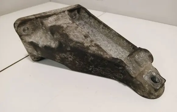 BMW 1 E81 E87 Engine mounting bracket
