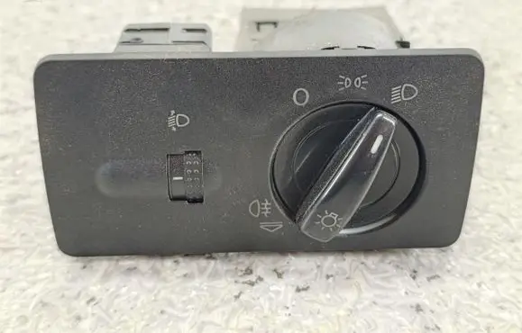 Skoda Fabia Mk1 (6Y) Light switch