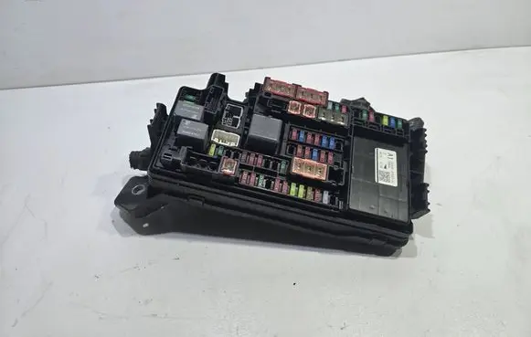 Toyota C-HR I Fuse module 8264147050 005724