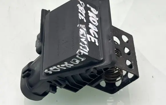 Coolant fan relay
