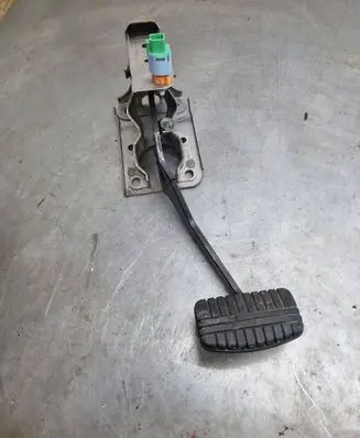 Mitsubishi Outlander Brake pedal 