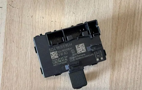Skoda Octavia Mk4 Door control unit/module 5Q4959595H
