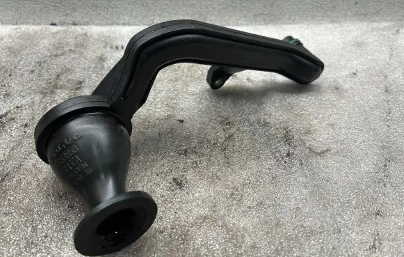 Volvo XC60 Breather hose/pipe 8653858