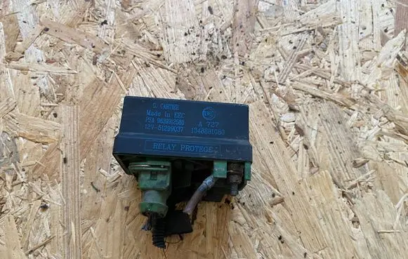 Peugeot Boxer Glow plug pre-heat relay 9639912580 51299037 1348881080