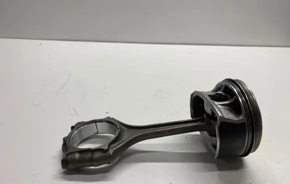 Chrysler Pacifica Piston with connecting rod