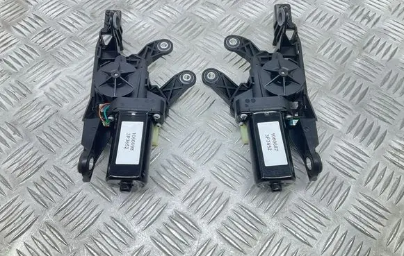 Audi A5 8T 8F Seat belt adjustment motor 8F0857760 8F0857759