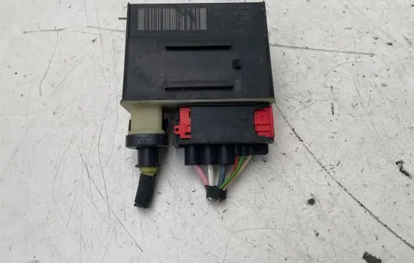 Peugeot 5008 Glow plug pre-heat relay 9662570880