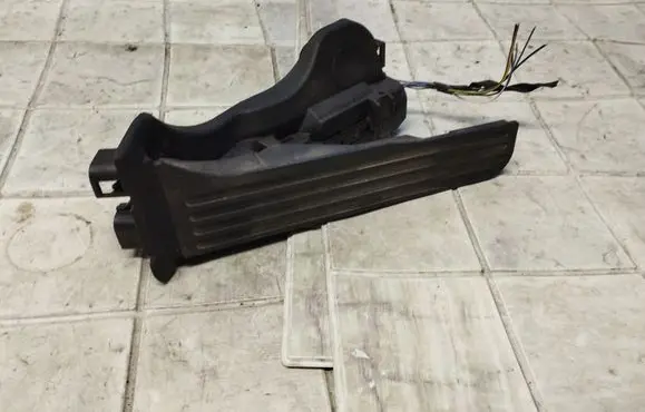 Volkswagen PASSAT B6 Accelerator throttle pedal 1K1723503L