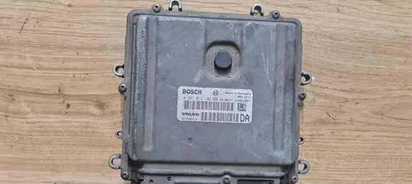 Volvo V70 Engine control unit/module 0281012103 30729826A