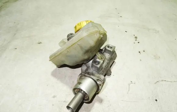 Volkswagen Multivan T4 Master brake cylinder