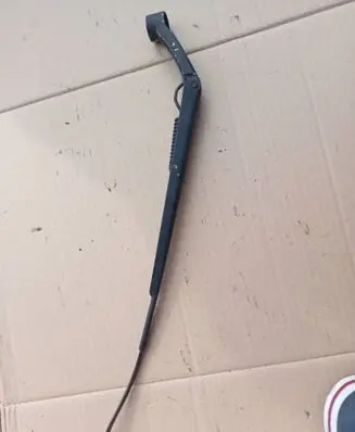 Toyota Yaris Front wiper blade arm 3151819