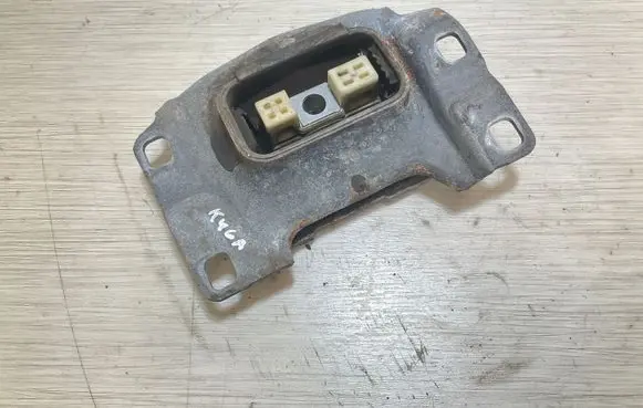 Ford Kuga I Engine mount bracket 8V617M121