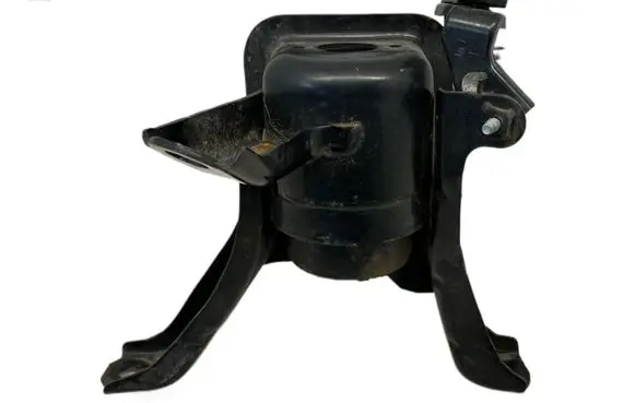 Engine mount vacuum valve