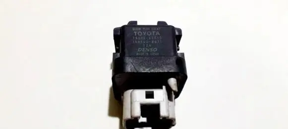 Toyota RAV 4 (XA30) Glow plug pre-heat relay 2861067010 156700-0671