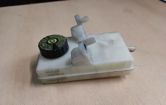 Citroen C4 I Picasso Brake fluid reservoir 9680907780