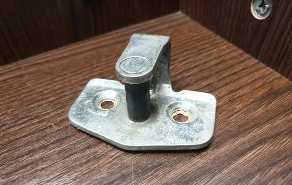 Nissan Primastar Front door lock loop/hook striker 8057000QAC