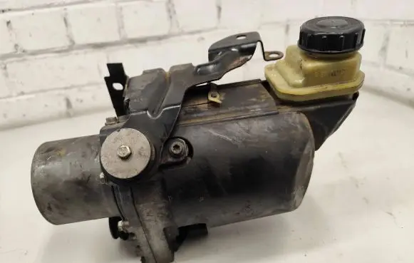 Renault Laguna III Power steering pump 49110931
