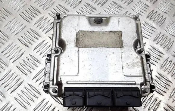 Renault Megane I Engine control unit/module 0281001934 8200039569 8200076093