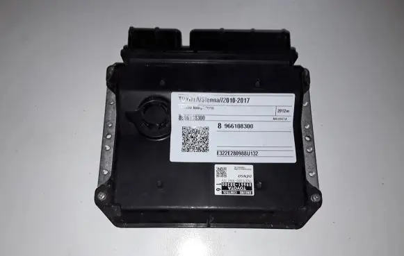 Toyota Sienna XL30 III Engine control unit/module 8966108300