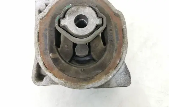 Mercedes-Benz A W169 Engine mount bracket A1692401018e