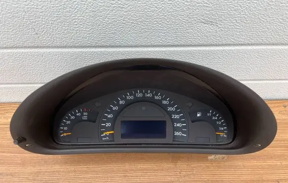 Mercedes-Benz C W203 Speedometer (instrument cluster) A2035403047