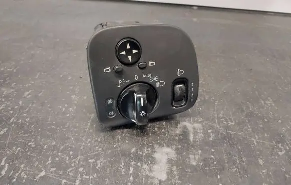 Mercedes-Benz C W203 Light switch A2035450604