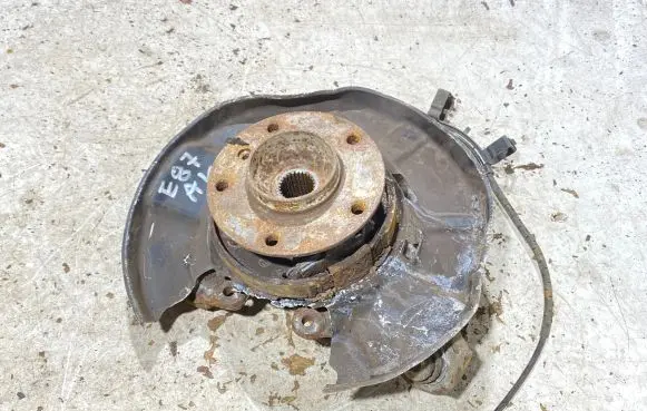 BMW 1 E81 E87 Rear wheel hub spindle/knuckle 