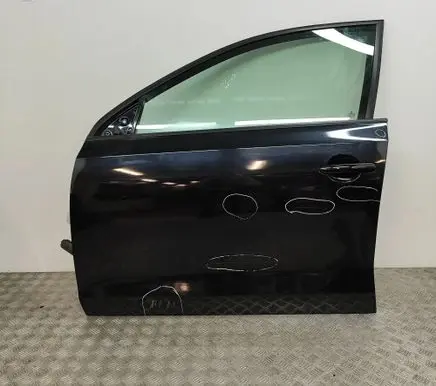 Volkswagen Jetta VI Front door 5C6831055G
